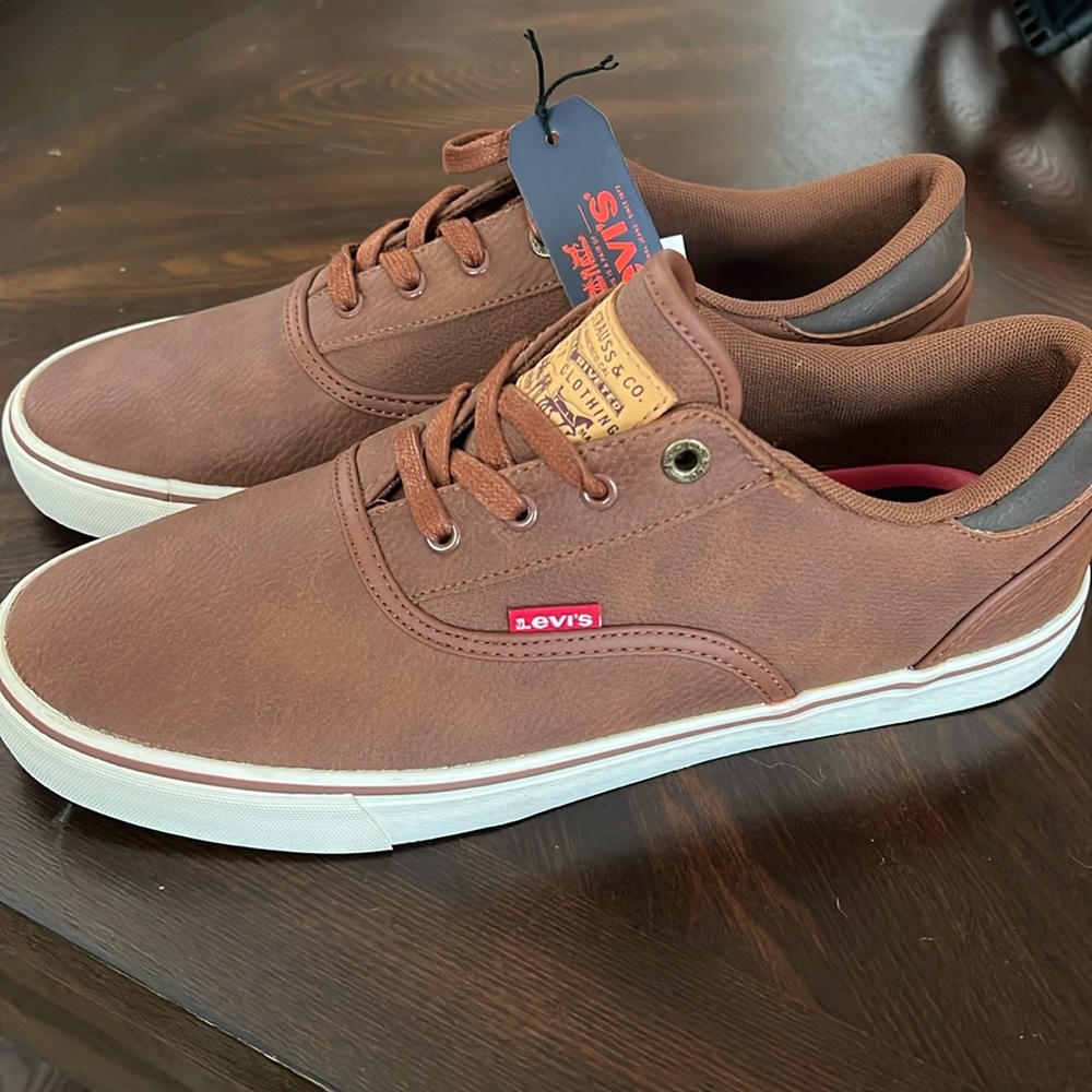 Men’s Levi’s Sneakers